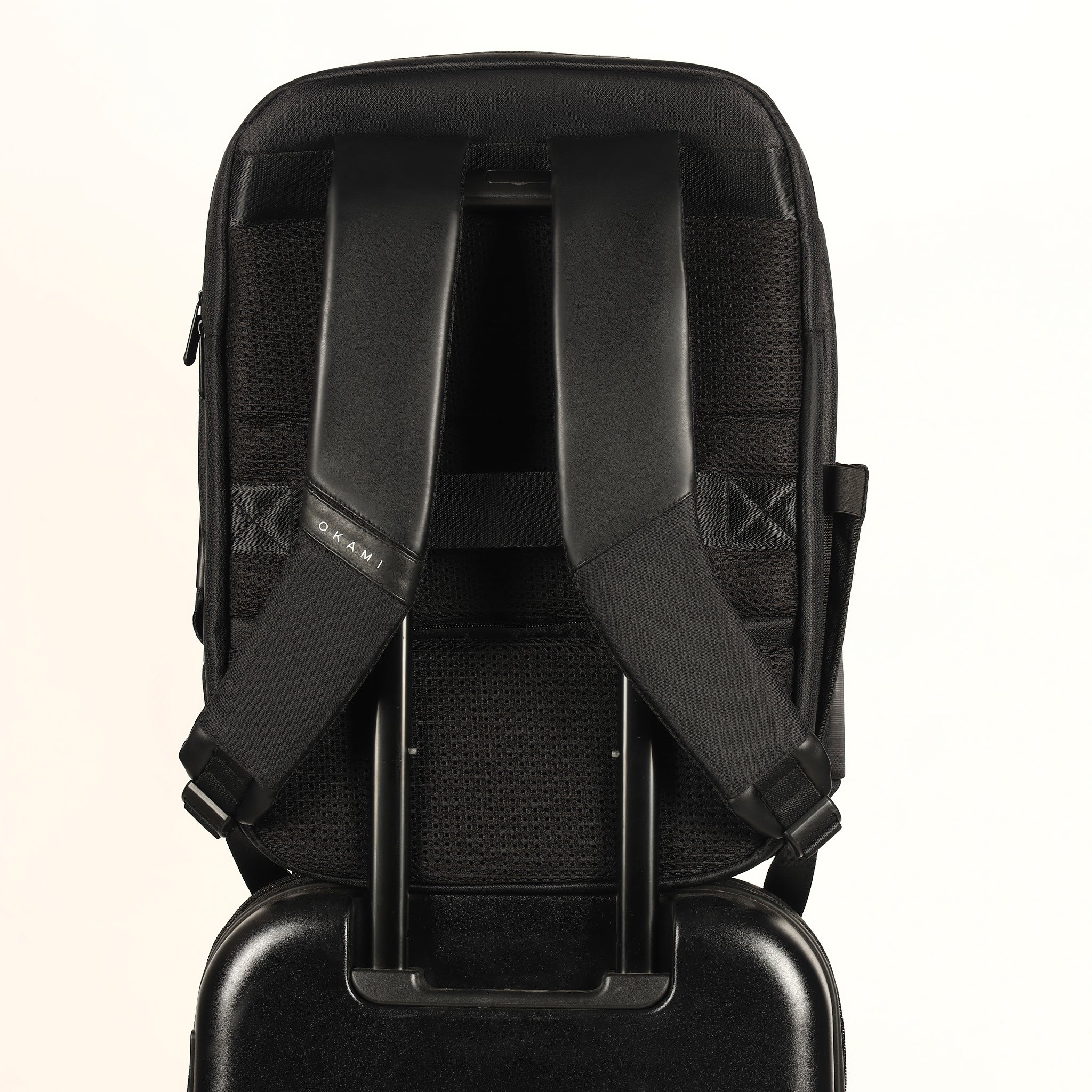 Overnighter Laptop Backpack – 30L Travel-Ready, Water-Resistant, USB Charging, Fits 15.6" Laptops