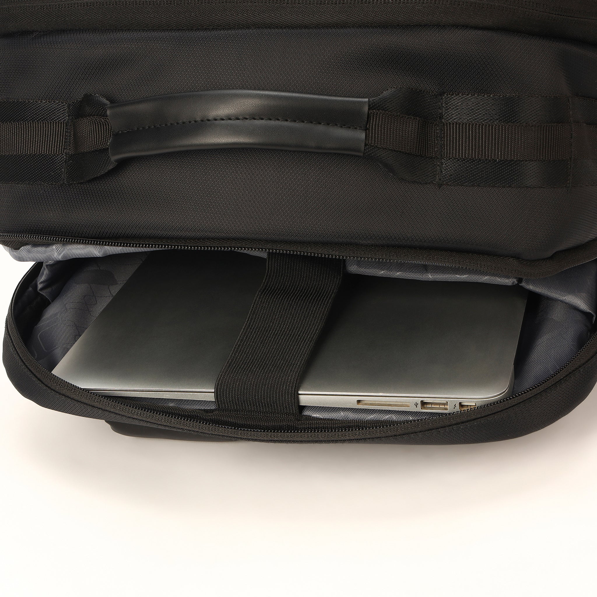 Overnighter Laptop Backpack – 30L Travel-Ready, Water-Resistant, USB Charging, Fits 15.6" Laptops