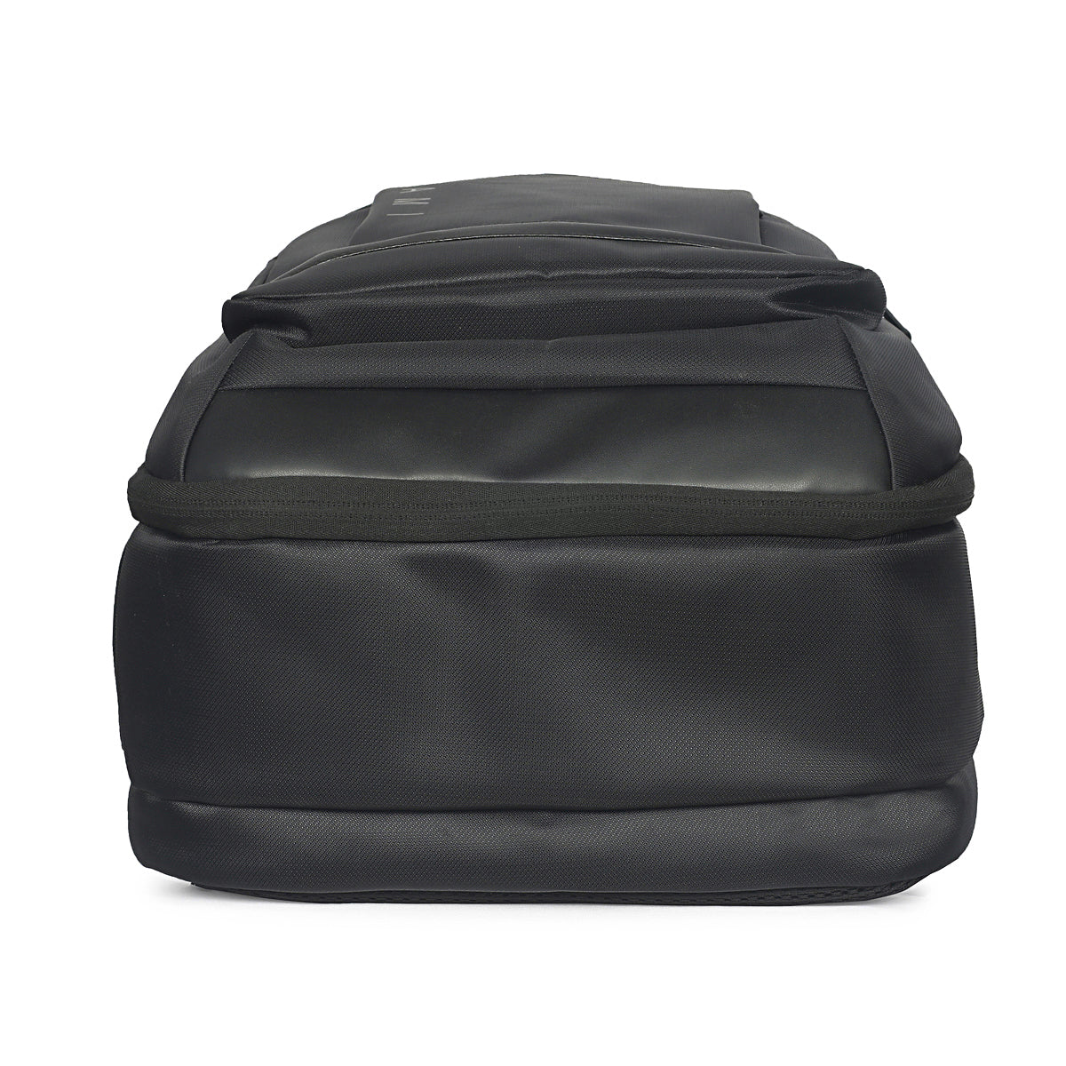 Overnighter Laptop Backpack – 30L Travel-Ready, Water-Resistant, USB Charging, Fits 15.6" Laptops